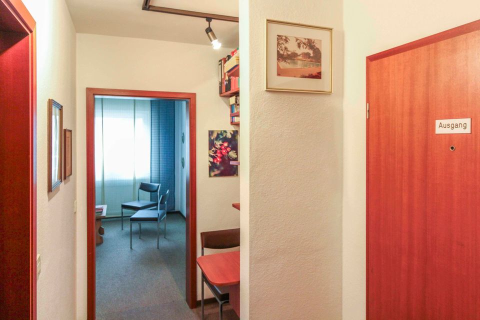 2-Zi.-EG-Wohnung oder Praxis mit Terrasse und Sauna im Haus sowie ein TG-Stellplatz in Duisburg