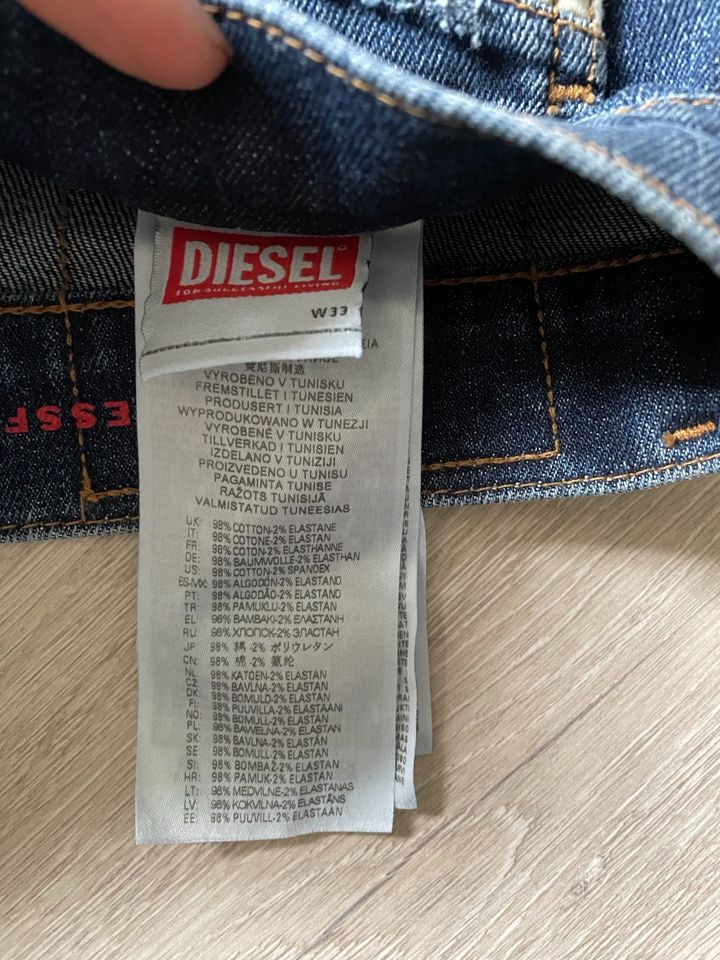 Jeans Diesel 2005 D-FINING Tapered Fit W33 in Bornheim