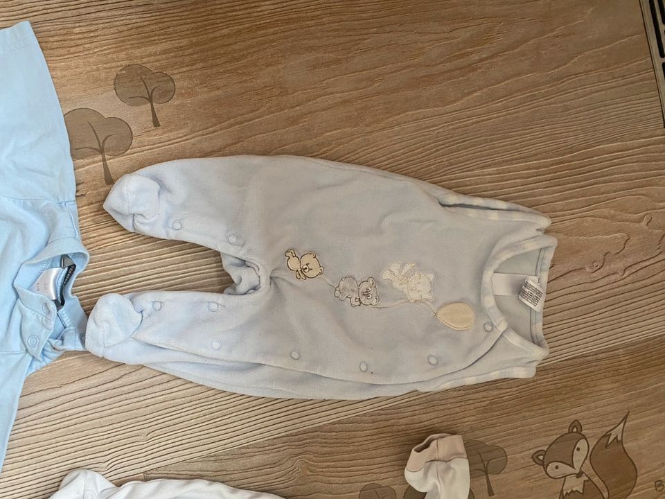 Newborn Baby Kleidung 50/56 in Coppenbrügge