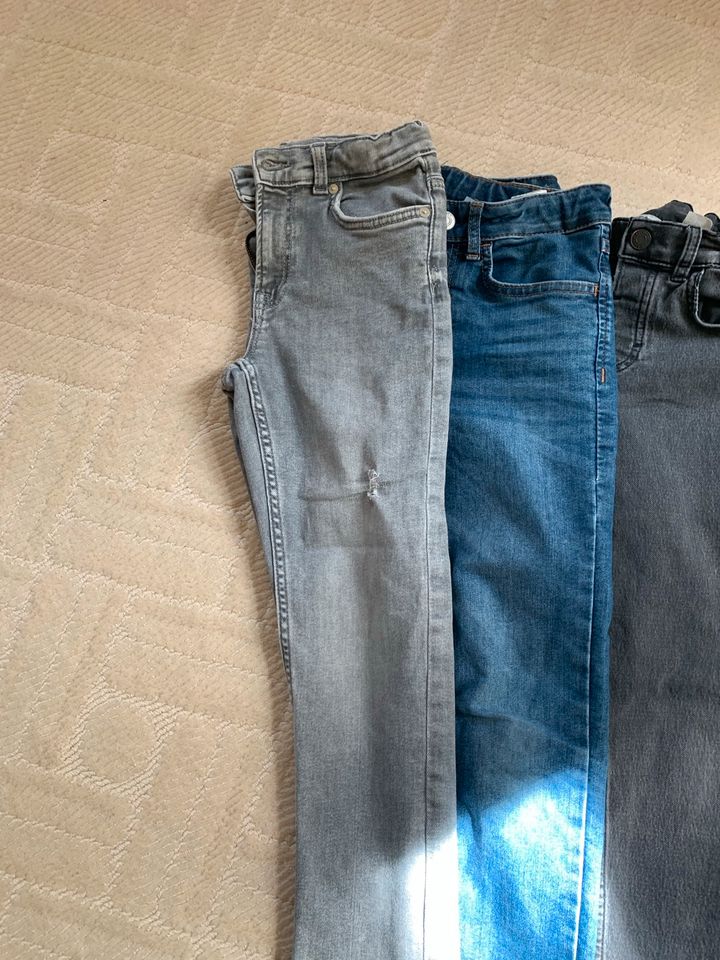Jeans von H&M Gr.134 in Planegg