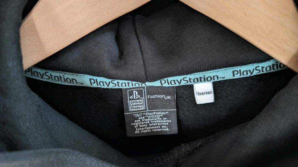 PlayStation Sweatshirt Gr. 134 140 C&A schwarz in Salzkotten