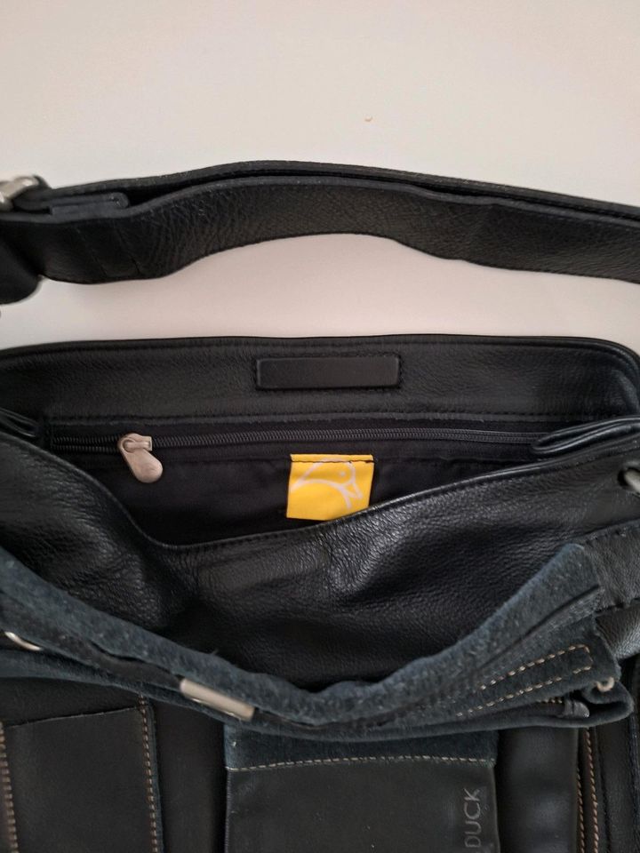 Handtasche Tasche Umhängetasche Mandarina Duck Echtleder schwarz in Dettingen unter Teck