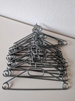 Kleiderbügel silber grau Kunststoff 15 Stück Hessen - Rodgau Vorschau