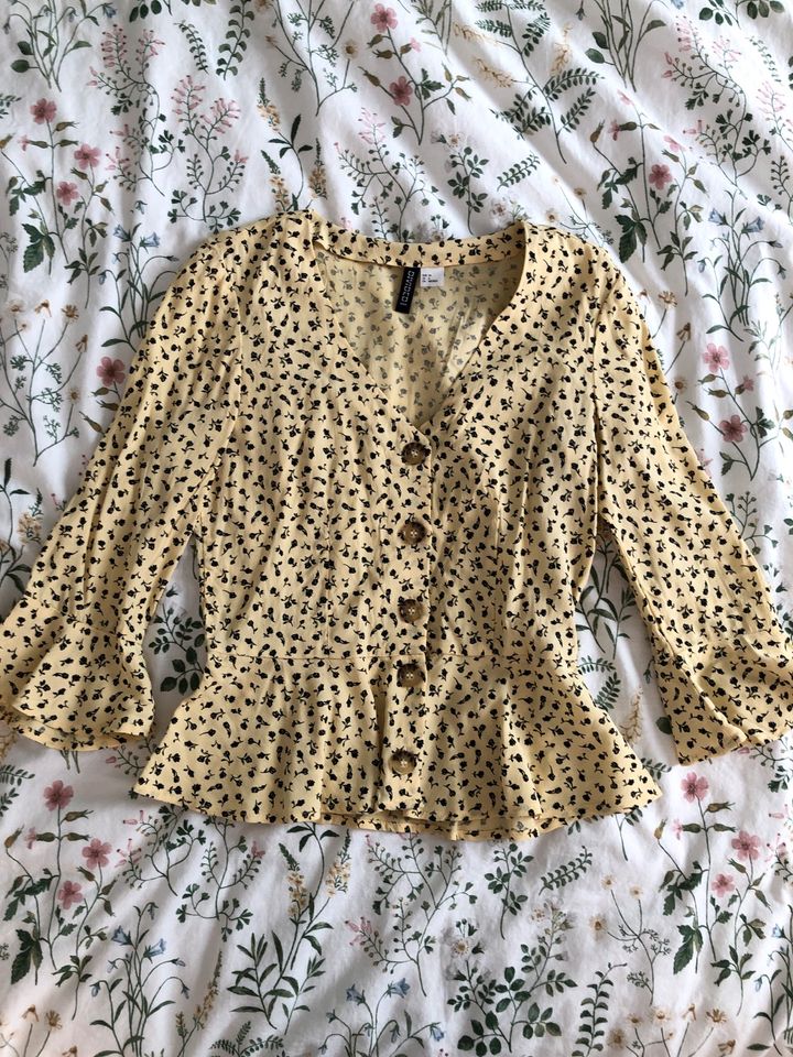 Bluse | Oberteil | mit Blumen | H&M | 34 | wie neu in Wertheim