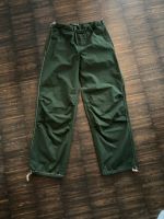 Dunkelgrüne Parachute Pants, Größe XS, Stradivarius Bayern - Ergolding Vorschau