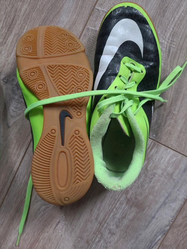 Schuhe Kinder Gr.34 2J Nike Crocs in Grefrath