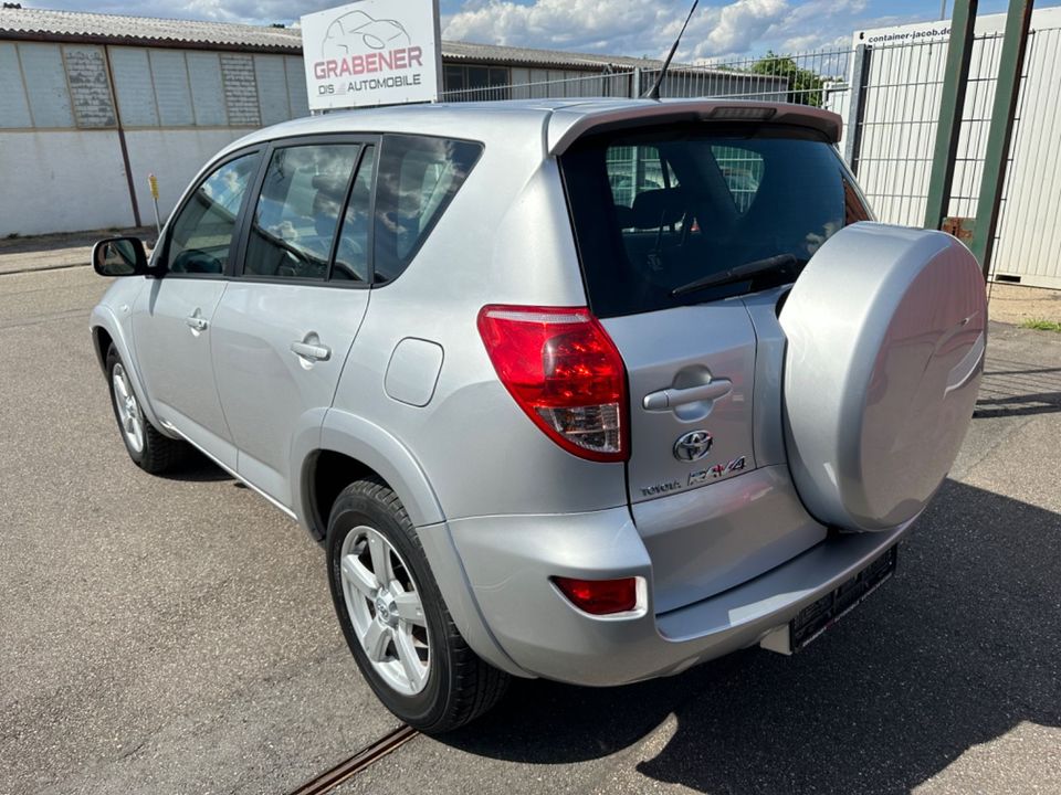 Toyota RAV 4x4 Sol 2.2 Klimaauto. Navi Temp. 177PS 2.H. in Graben-Neudorf