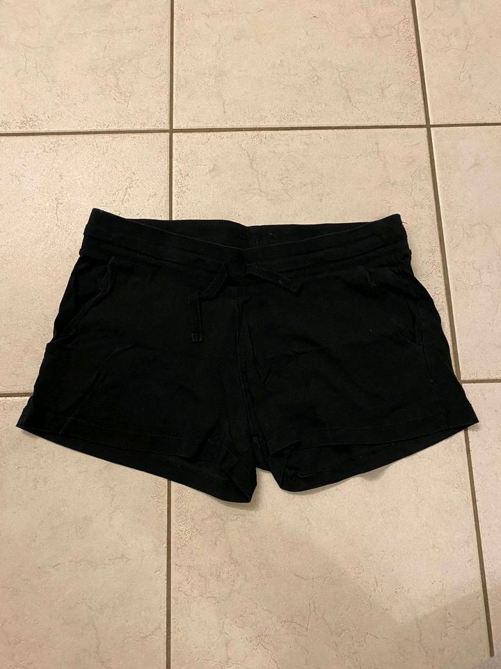 Schwarze Shorts in Wurmsham