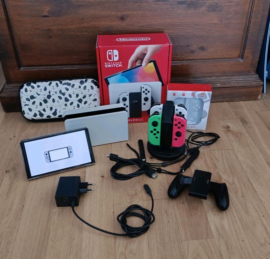 Nintendo Switch OLED wie NEU OVP mit Zubehör: LED Joy Cons,Tasche in Dortmund