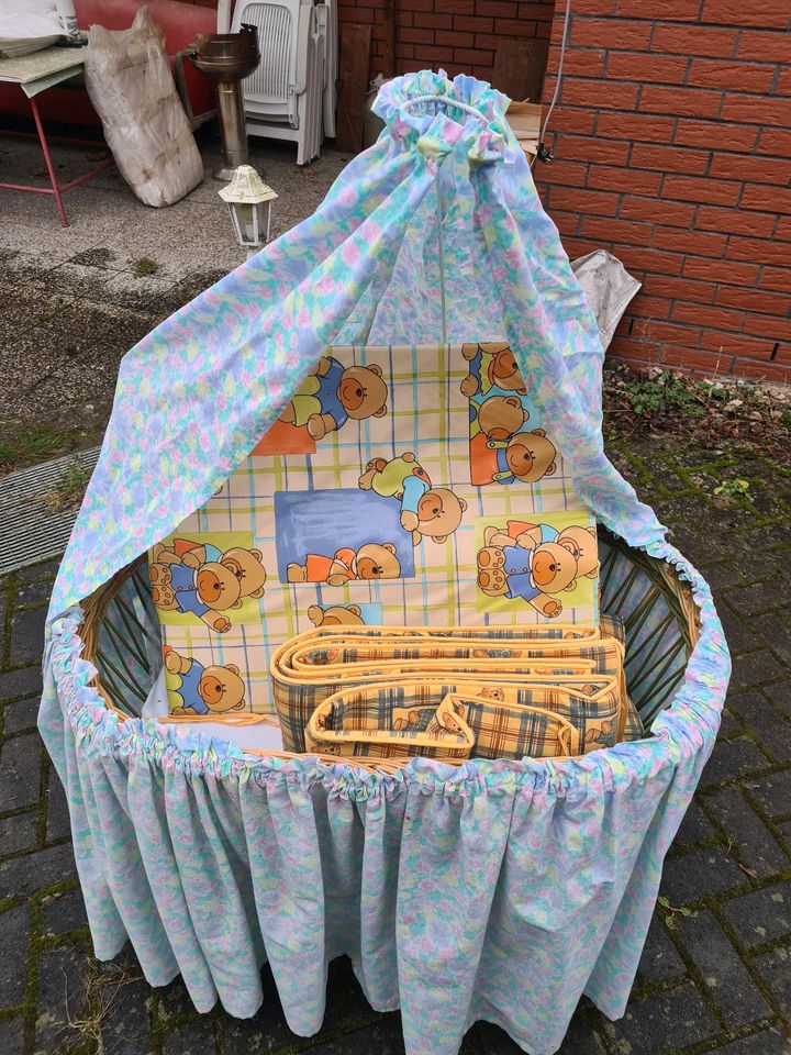 Ratan Stubenwagen Kinderbett Wickelauflage Nestchen in Zehrental