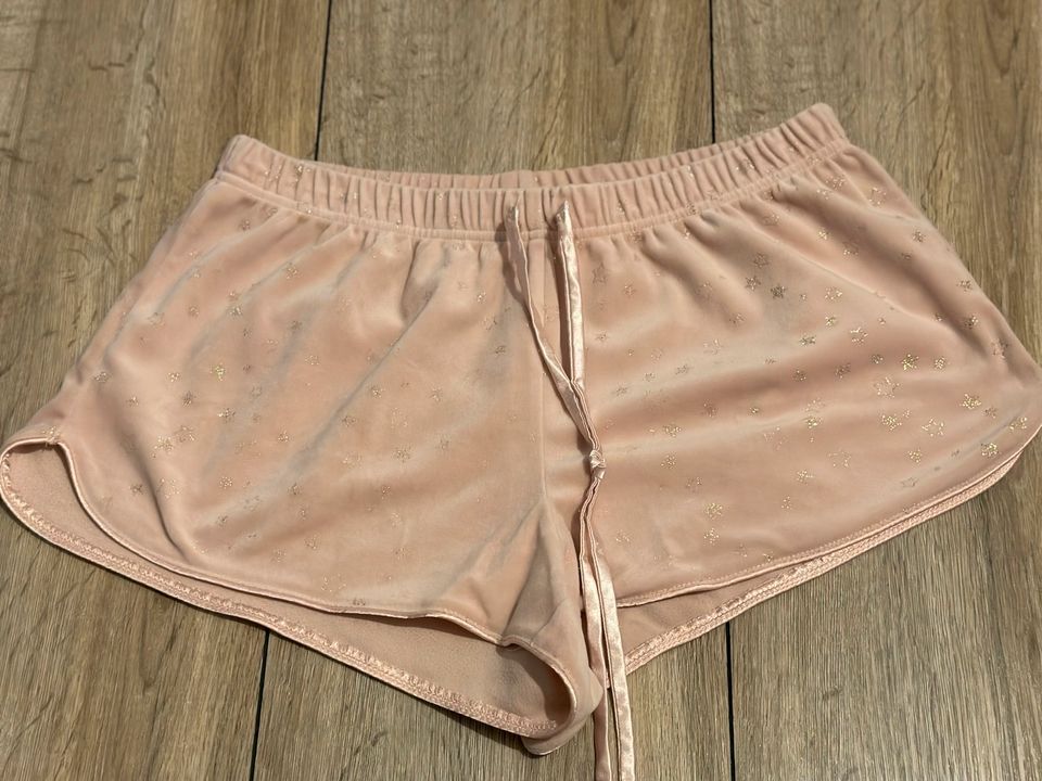 Hunkemöller Shorts Velour Größe M beige in Hamburg