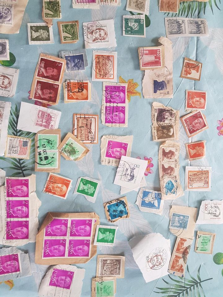 Briefmarken Dachbodenfund BRD, DDR, Österr, Spanien, GB, Indien in Helmstedt