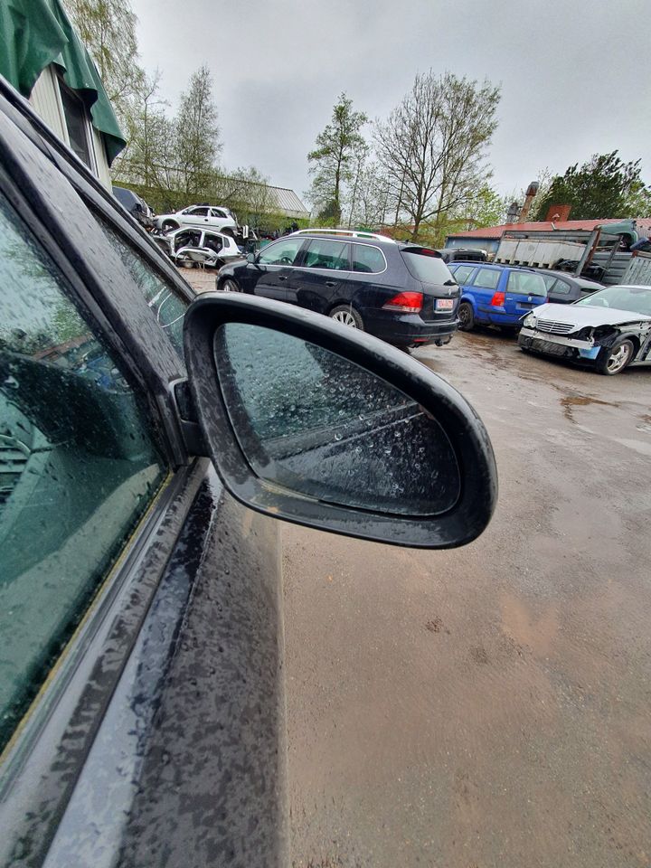 Opel Astra J Außenspiegel rechts Schwarz Z22C Bj.2012 in Bremervörde