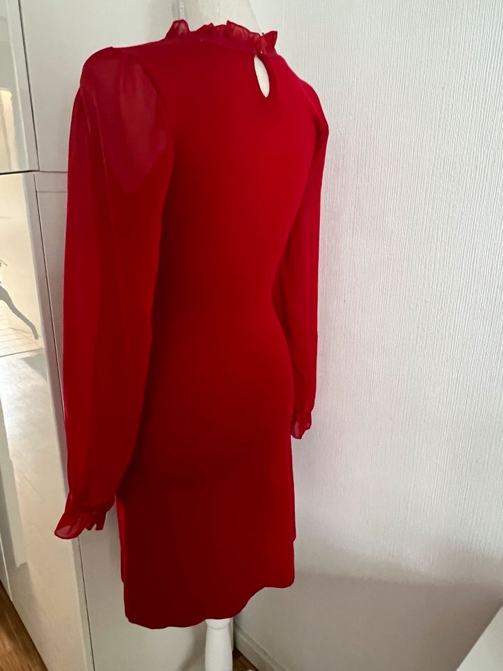 Dieses schöne rote Strick-Kleid von Promod in Größe S in Frankfurt am Main