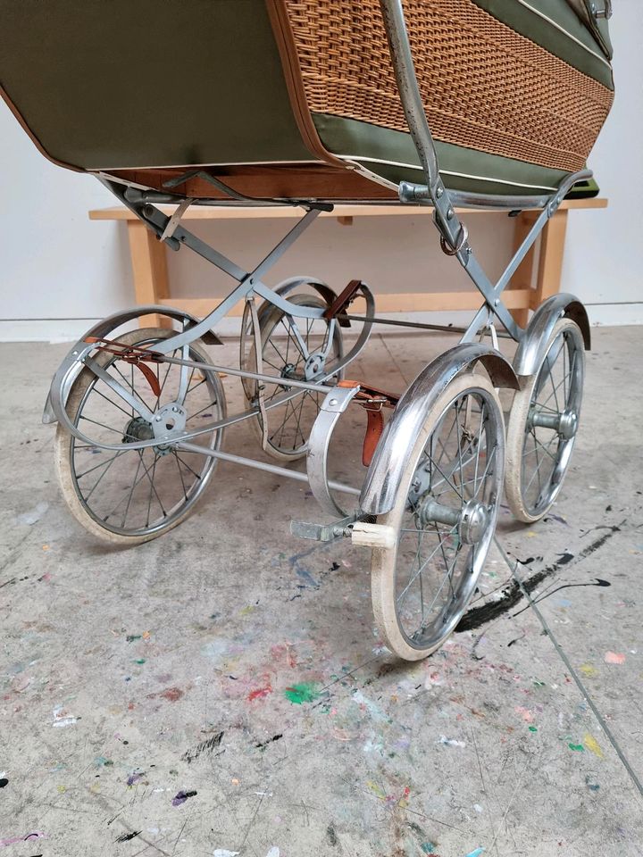 60's Kinderwagen (retro) funktionsfähig in Hamburg