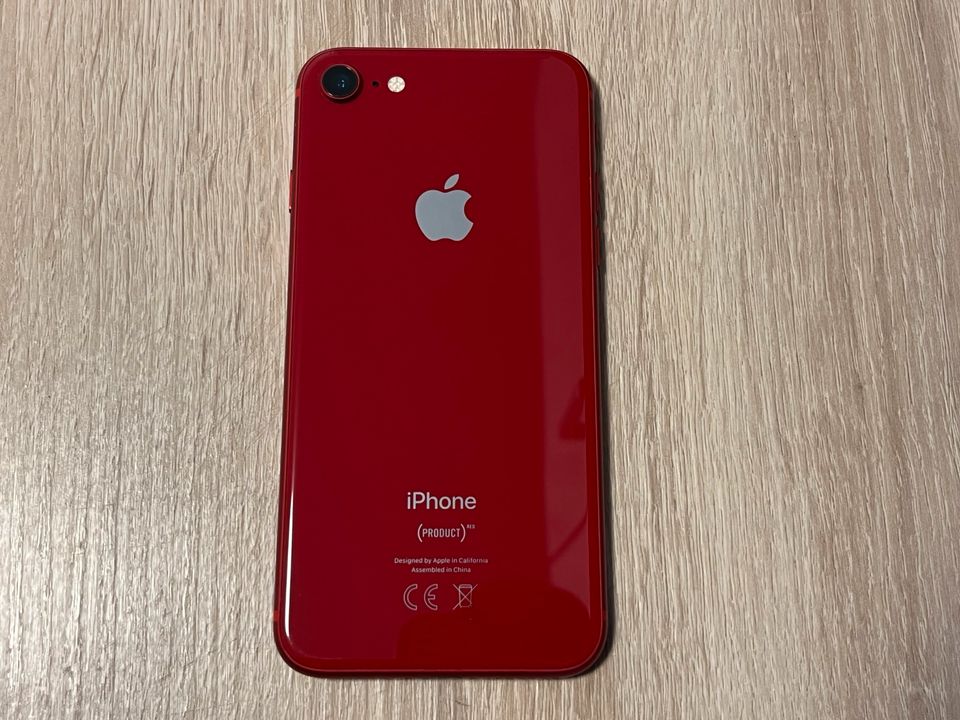 Apple iPhone 8 Rot 64 GB Top Zustand 98% Akku Kapazität mit Hülle in Papenburg