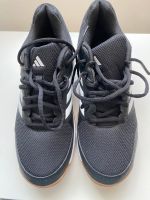 Adidas Turnschuhe Hallenturnschuhe Sport Schuhe 44 Niedersachsen - Northeim Vorschau