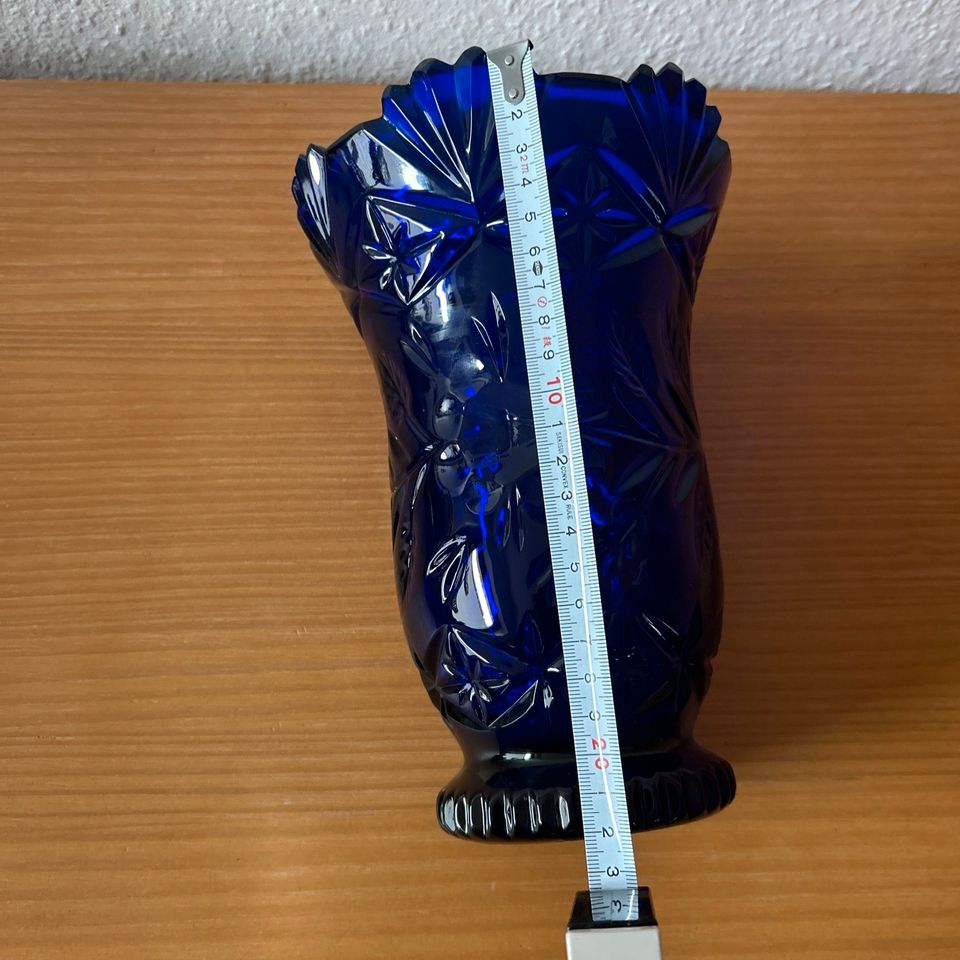 Kristallvase blau Gewicht 1,982 g in Pansdorf