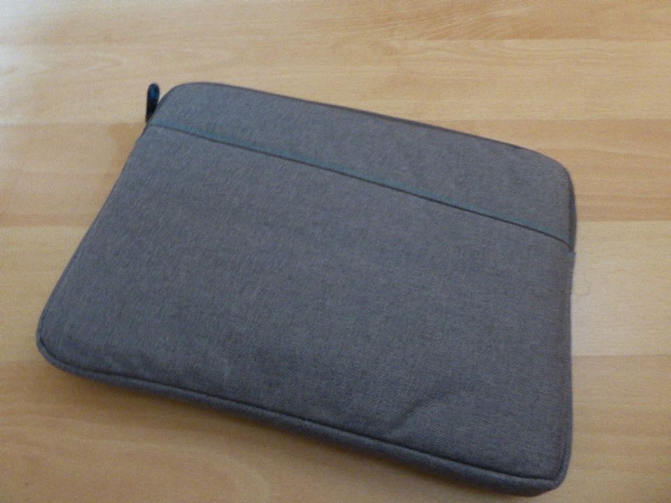 Lenovo Yoga Tablet 10 mit Hülle bzw. Tasche in Ganderkesee