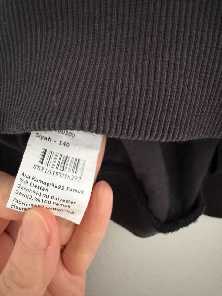 Bolero Jacke schwarz mit Pailletten Größe 140 in Berlin