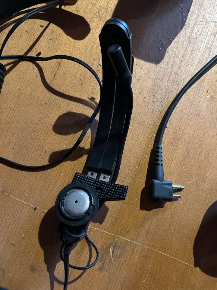 Motorola Funkgerät Headset zwei Stück in Fürth
