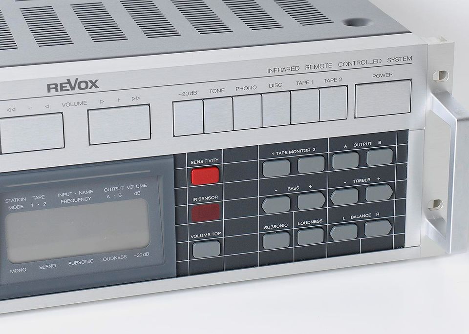 Revox B 286 Preceiver 19-Zoll in Niederzissen