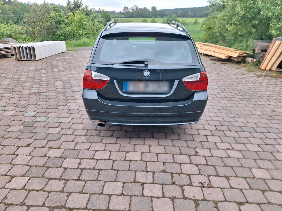 BMW 320i Touring in Petersberg