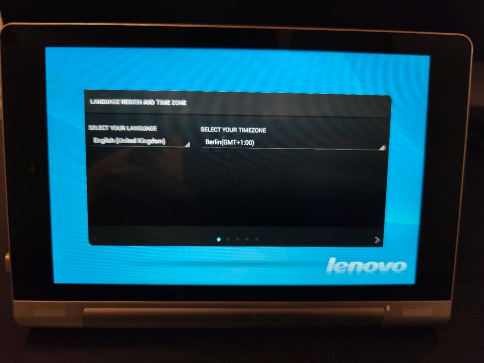Lenovo Tablet YOGA 8" in Saarlouis