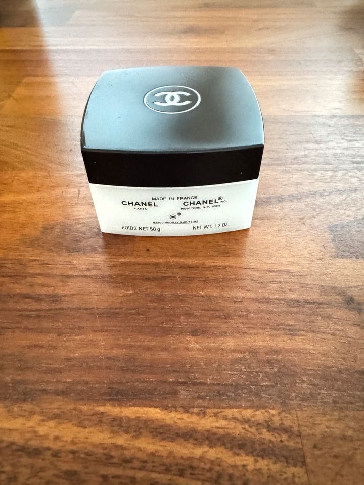 CHANEL Creme leerer Tiegel in Kiel