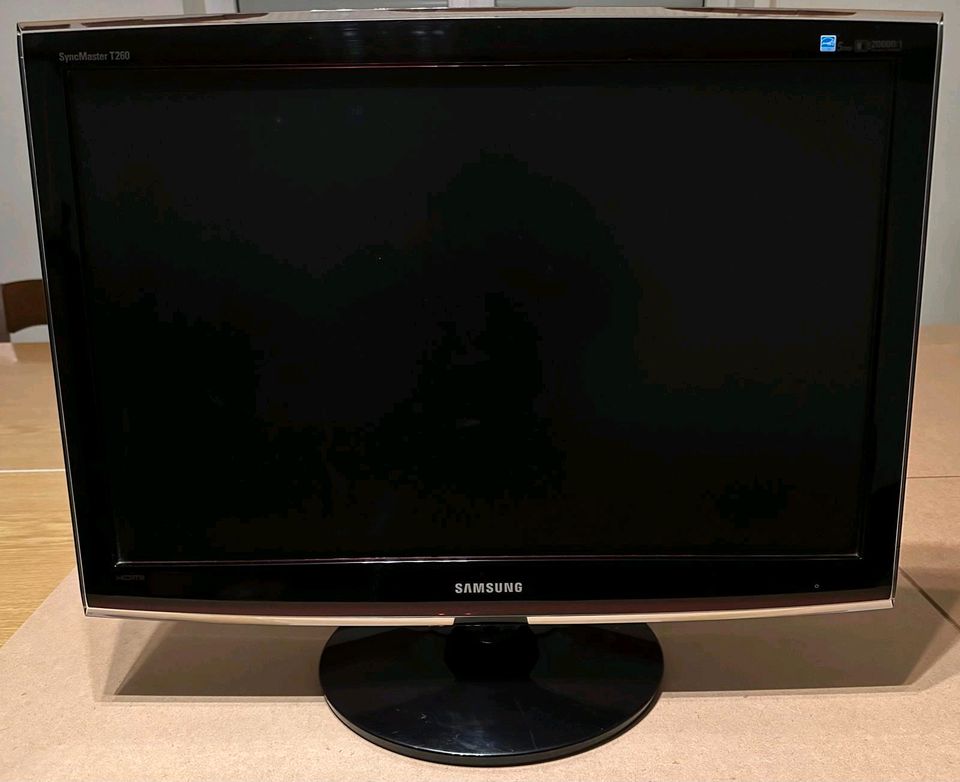 Bildschirm Monitor TFT Samsung SyncMaster T260 26“ Zoll in Oberhausen-Rheinhausen