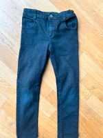 TOP Benetton Hose schwarz Gr 130 schmal Jungen Brandenburg - Potsdam Vorschau