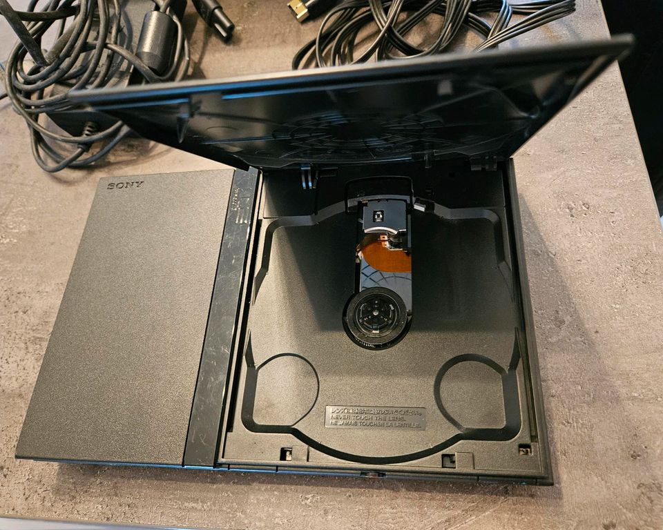 Playstation 2 Slim  Konsole mit Orginalkarton in Gelsenkirchen