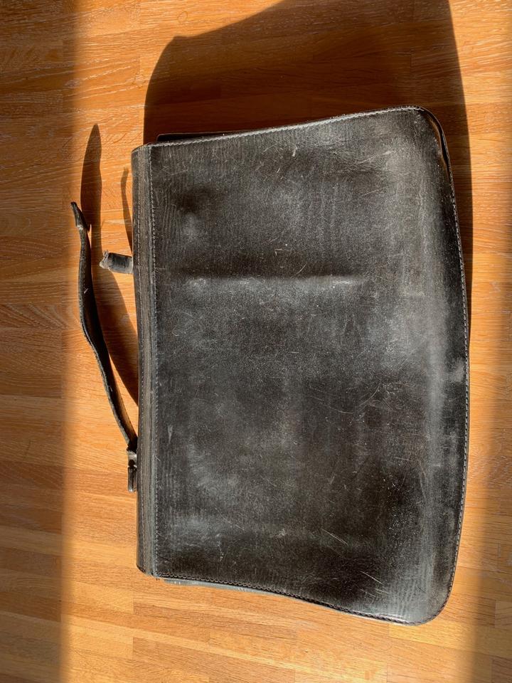 BREE Aktentasche, Vintage, gebraucht mit kleinem Reparaturbedarf in Lehrte
