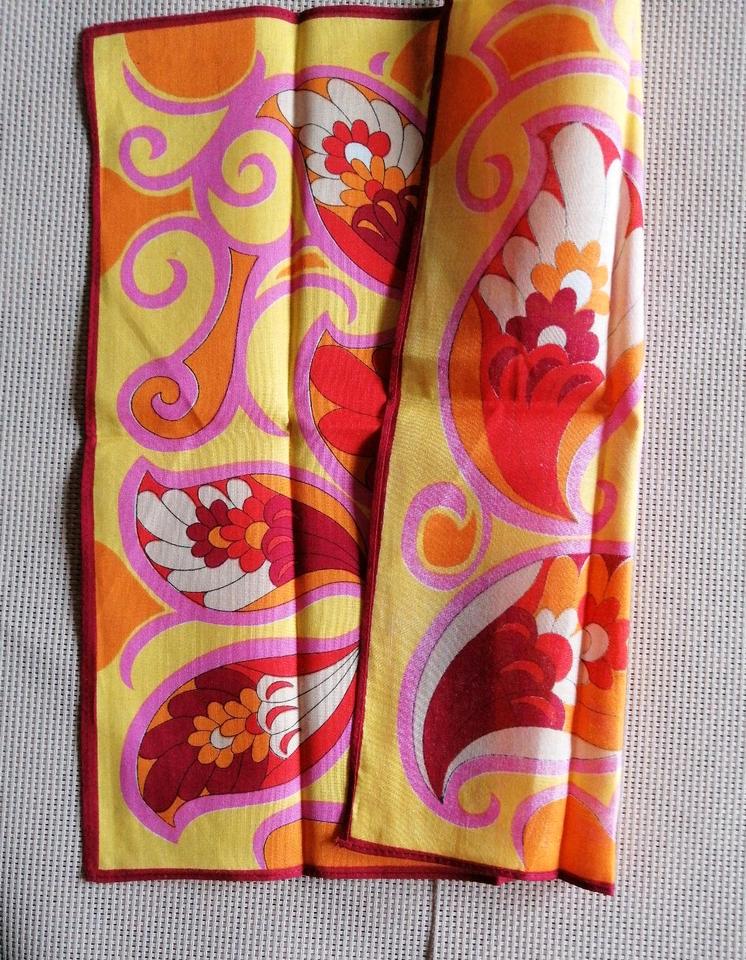 feines Tuch, 30x28 cm, interessanter Druck, (früher Taschentuch) in Burladingen