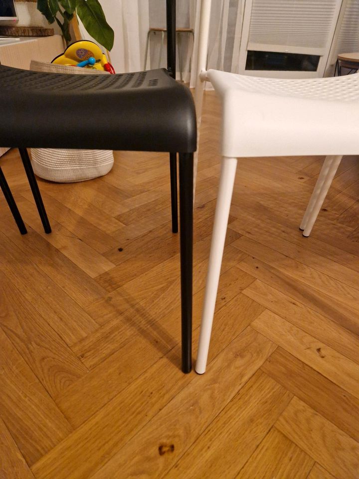 4 Stühle Ikea ADDE Stuhl  2x schwarz und 2x weiss in Hamburg