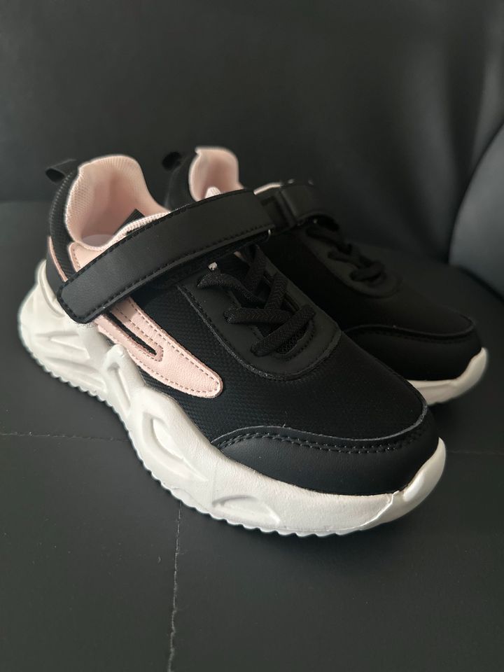 Mädchen Schuhe Größe 33 in Bonn