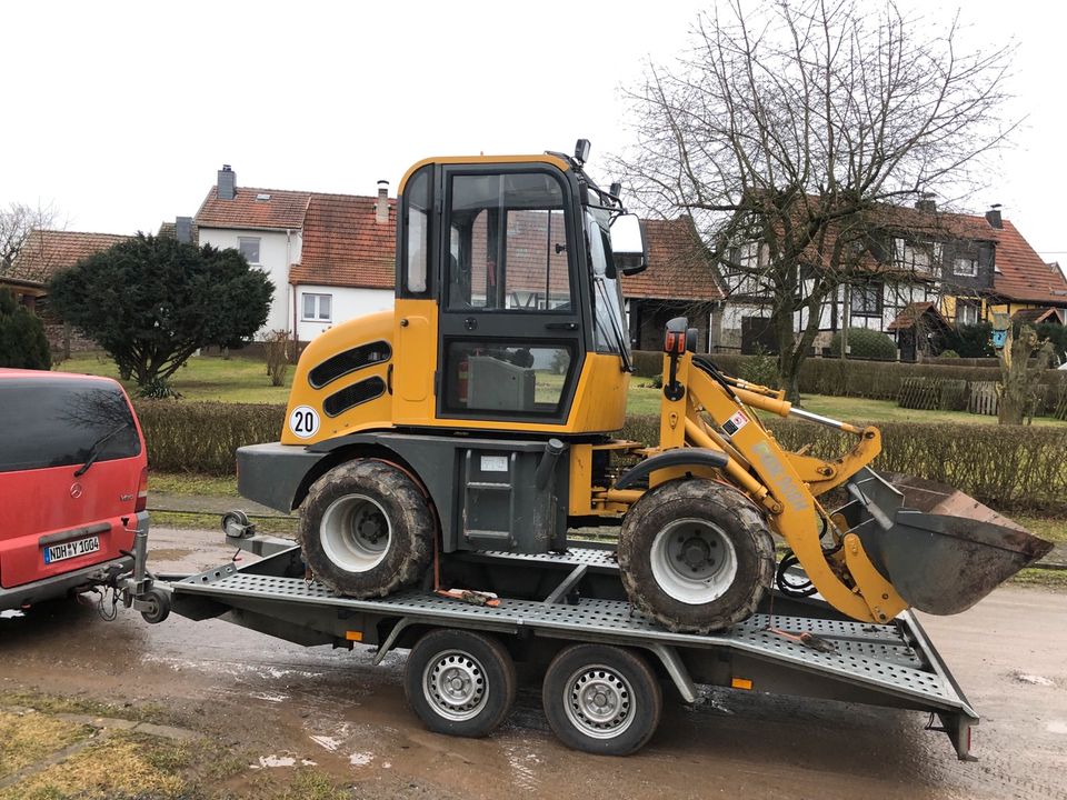 Autotrailer/Autoanhänger/Autotransport in Kleinfurra