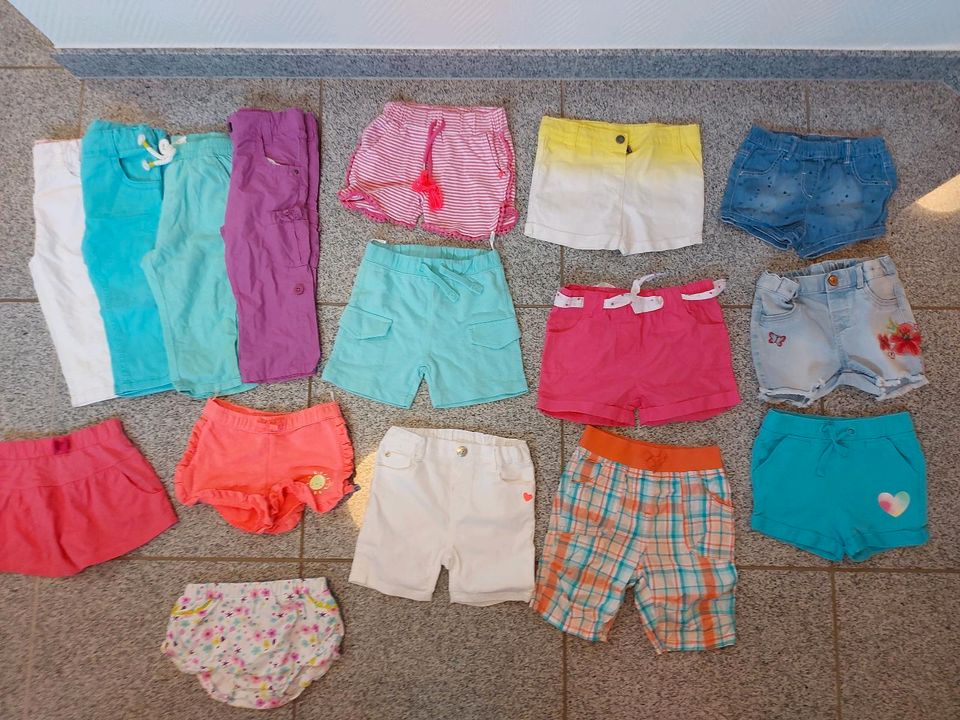 Top❤️Gr.80 Shorts,Hosen,Latz Mädchen Sommer abzugeben ❤️ in Goch