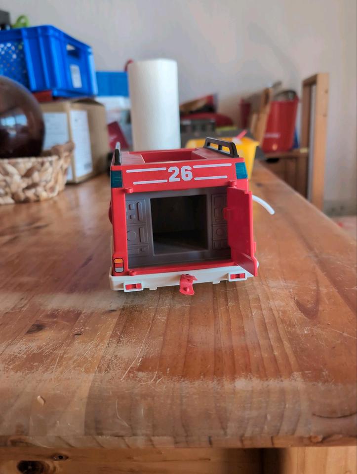 Playmobil Feuerwehrauto – Rot mit Schlauch und blinkender Sirene in Ampfing