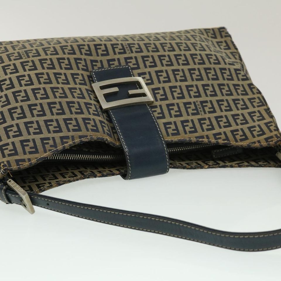 Fendi Mamma Baguette Zucca Tasche in Durbach