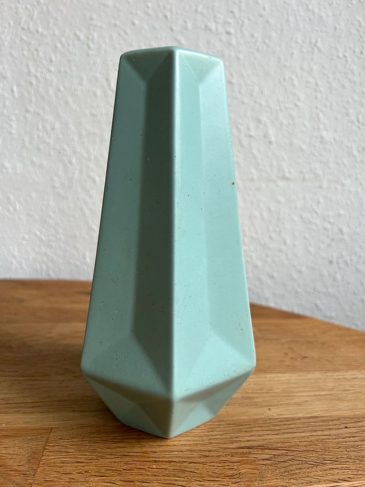 Hellblaue Vase von Ikea in Berlin