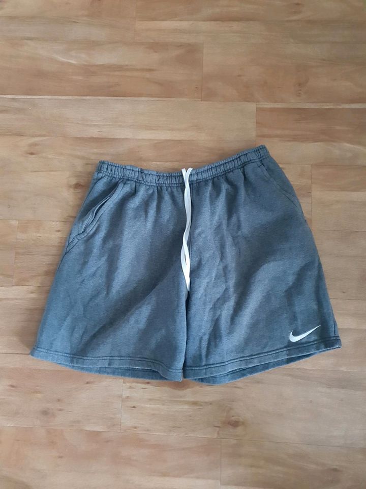 Nike Jogginghose kurz in Ludwigshafen