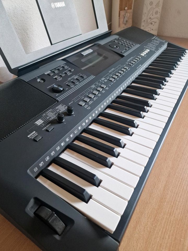 Yamaha PSR E-463 Keyboard in Oer-Erkenschwick