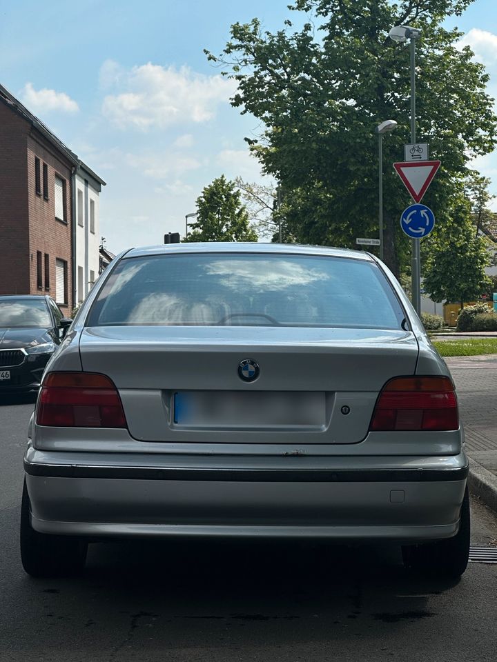 BMW 525tds E39 TÜV Neu 05/2026 Scheckheft in Bochum