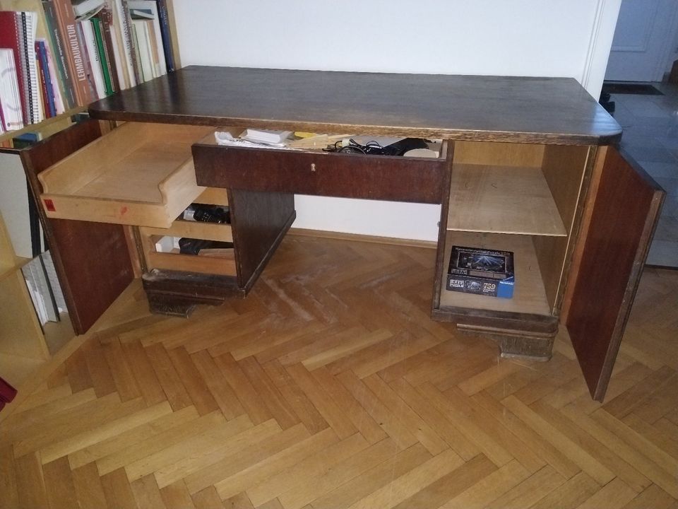 Schreibtisch in München