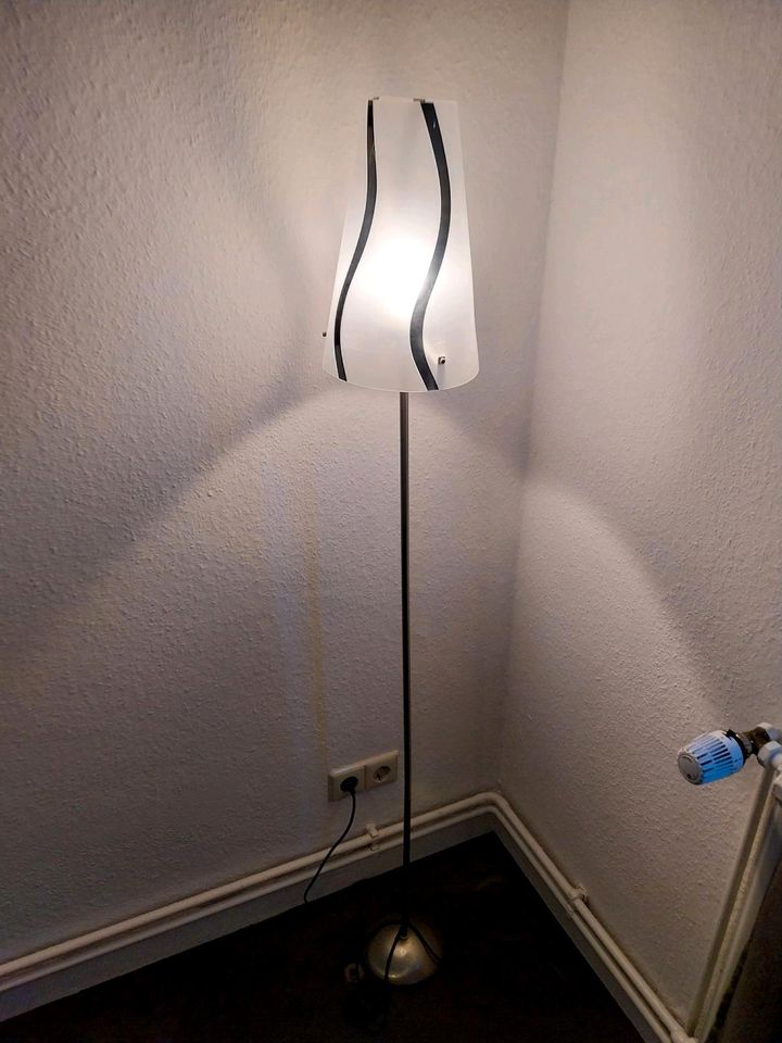 Stehlampe, 150cm groß in Hannover