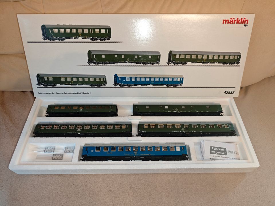 Märklin H0 42982 - Reisezugwagen-Set "Deutsche Reichsbahn der DDR in Bestwig