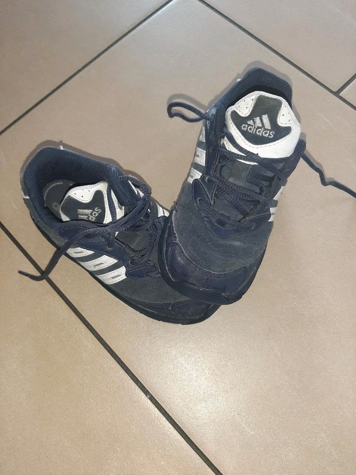 Adidas Schuhe 26 in Stavenhagen