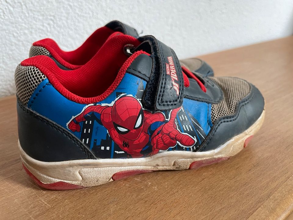 Kinder Turnschuhe Blinkefunktion Spiderman Größe 29 Sneaker in Nalbach