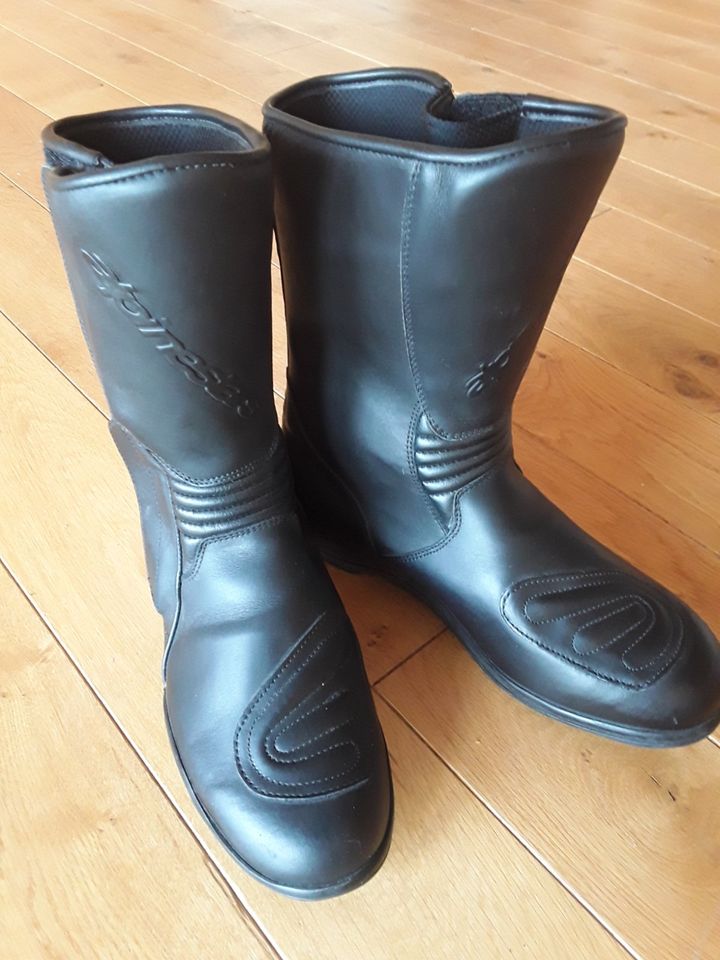 Motorradstiefel von Alpinestars in Schwaförden